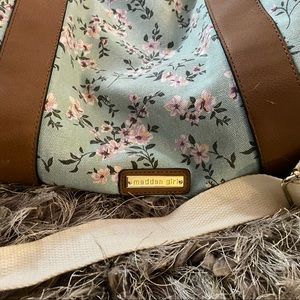 Flowered travel bag
